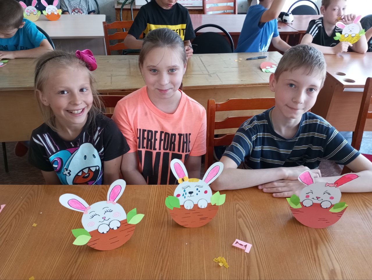 Зайчонок с морковкой