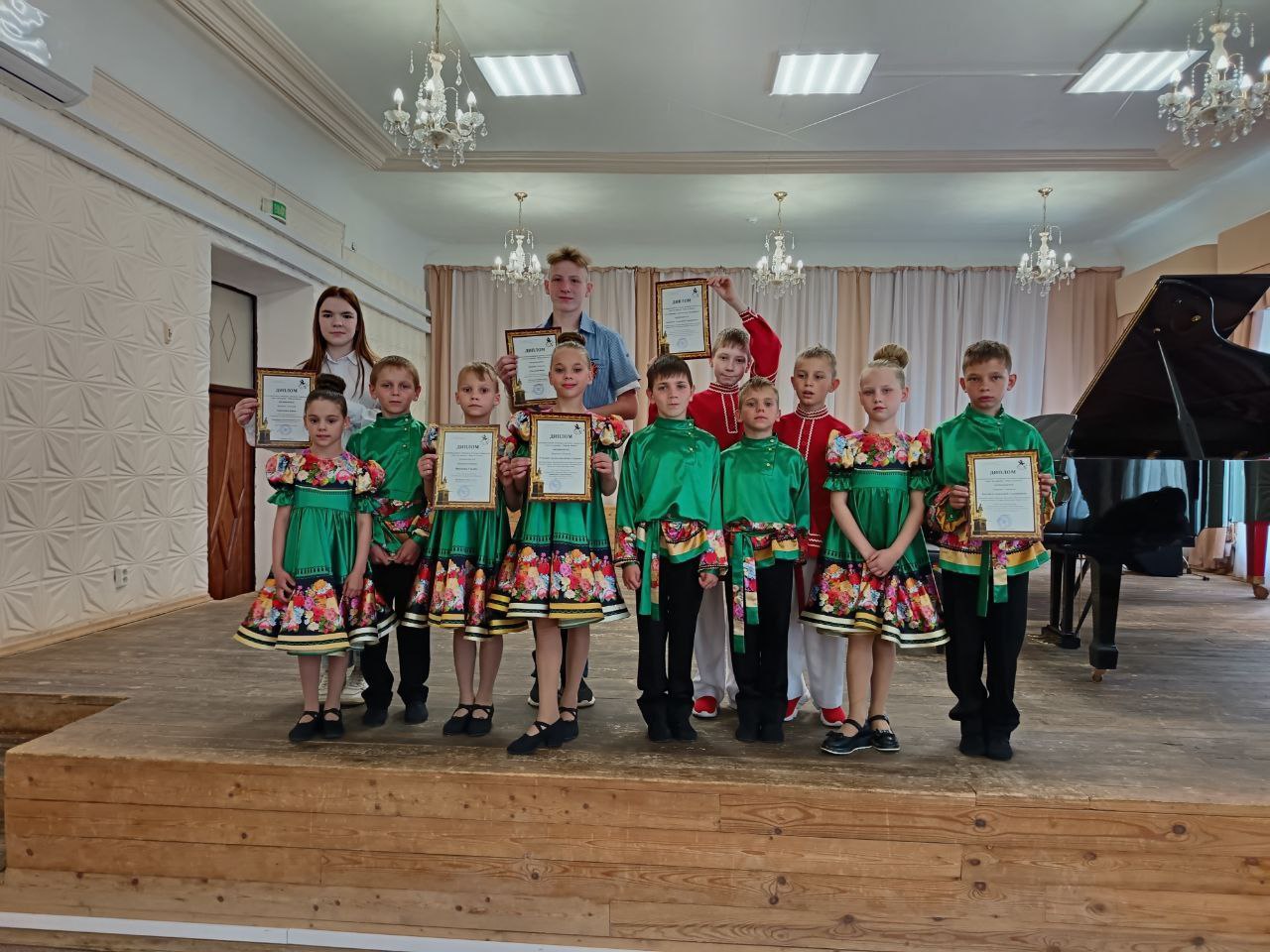 Аист на крыше - Мир на Земле